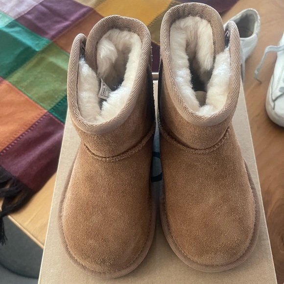 Toldder uggs boots - Picture 2 of 6